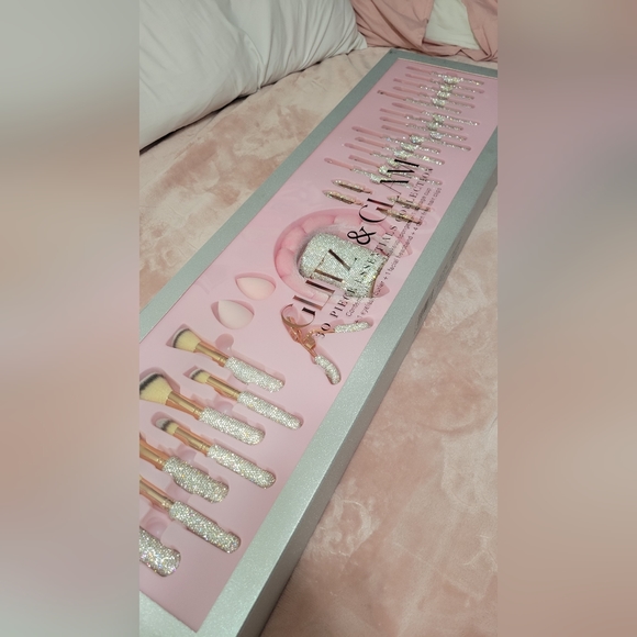 Heartstopper Makeup Heartstopper Pink Rhinestonemakeup Brush Set